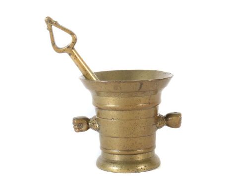 Renaissance-Mörserwohl Deutschland, 16./17. Jh., Bronze, gegliederter, sich erweiternder Korpus über rundem Standfuß, seitlic