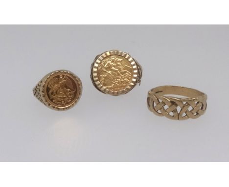 A ring set with QEII 1982 half gold sovereign set in a 9ct gold mount approx 7.1gms together with a 9ct gold knot ring 4.4gms