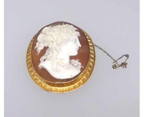 An antique 15ct cameo brooch with a portrait of a lady, height 54mm.
