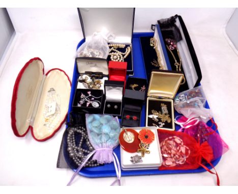 A tray of costume jewellery including earrings, pendants, simulated pearls, cufflinks etc 