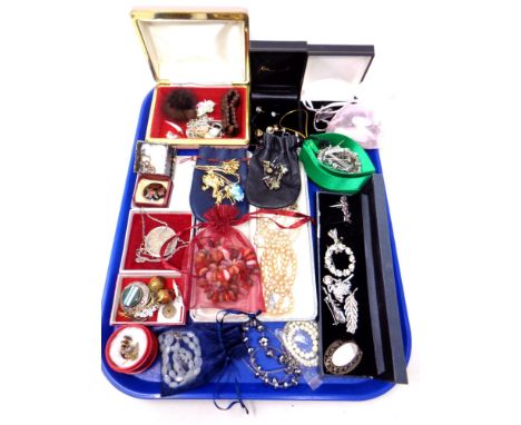 A tray of costume jewellery, simulated pearls, earrings, five shilling coin pendant etc 