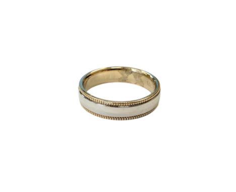 A 9ct white gold band ring with yellow gold millgrain edge, size K/L, 3.8g.