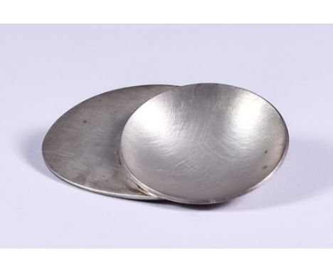 An Elizabeth II Britannia Standard Silver Caddy Spoon, by Mary Ann Simmons, London 2011, with circular shallow bowl and arche