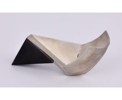 An Elizabeth II Silver and Wood Caddy Spoon, by Imogen Clarkstone, Sheffield 2017, of angular folded form, 3.5ins overall, gr
