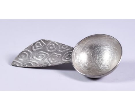 An Elizabeth II Silver Caddy Spoon, by Craig Stuart, Edinburgh 2017, of matted form with circular bowl, shaped handle with mo