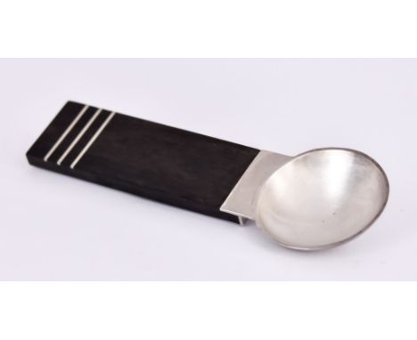 An Elizabeth II Britannia Standard Silver and Wood Caddy Spoon, by Shona Marsh, London 2013, with circular bowl, rectangular 