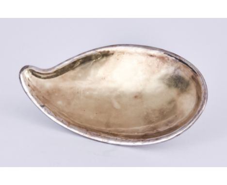 An Elizabeth II Britannia Standard Silver and Silver Gilt "Squash Seed" Caddy Spoon, by Ryan McClean, Sheffield 2016, of shap