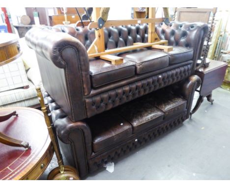 A ROUND BACKED CHESTERFIELD THREE SEATER SETTEE, BUTTON UPHOLSTERED IN DARK BROWN HIDE