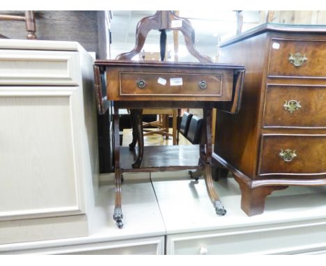 GEORGIAN STYLE MAHOGANY OCCASIONAL TABLE IN THE STYLE OF A SOFA TABLE WITH INSET LEATHER TOP, ONE FRIEZE DRAWER, ON LYRE SHAP