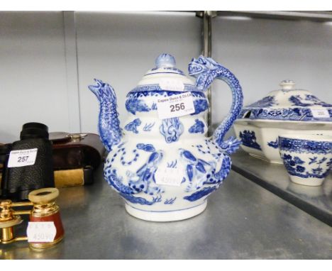 20TH CENTURY CHINESE BLUE AND WHITE TEAPOT HAVING DRAGON HANDLE AND SPOUT, LIZARDS TO THE BODY