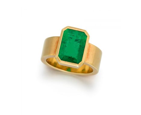 WEMPEModerner Smaragd-Ring. Herkunft: Deutschland. Datierung: Um 1990. Material: 750/- Gelbgold, Punze. Gesamtgewicht: ca. 18