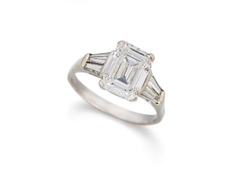 DIAMANT-RING. Herkunft: Wohl USA. Datierung: Um 1940. Material: 585/- Weißgold, Punze. Gesamtgewicht: ca. 4,5 g. EU-RM: 58. D