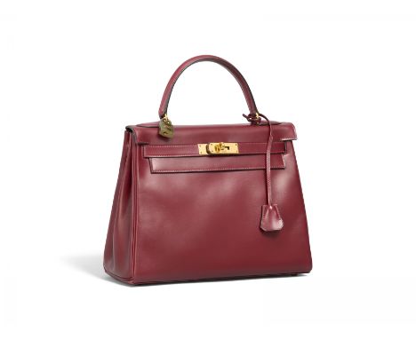 HERMÈSKelly 28. Herkunft: Frankreich. Datierung: 1973. Material: Rouge H, Boxcalf-Leder, goldene Hardware. Beschreibung: Hint