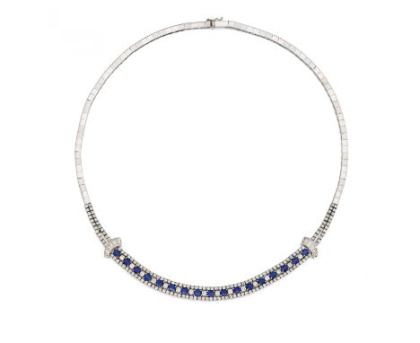 KLASSISCHES SAPHIR-DIAMANT-COLLIER. Herkunft: Wohl Deutschland. Datierung: Um 1970. Material: 750/- Weißgold, getestet. Gesam