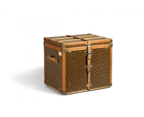VUITTON, LOUISReisekoffer. Herkunft: Frankreich. Datierung: um 1900/1920. Material: Monogram Canvas, Lederapplikationen, Holz