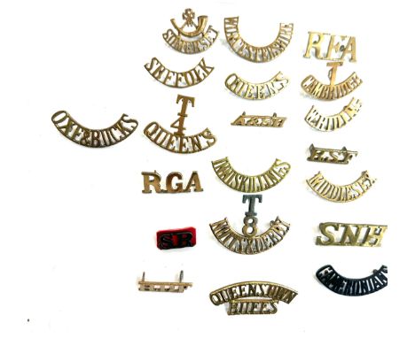 Selection of vintage cap badges and a framed RAF embroidery 
