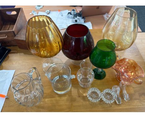 Selection of vintage and later glassware includes carnival glass etc 