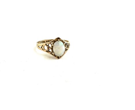 Ladies 9ct gold ladies opal set dress ring, total weight 1.6grams ring size p 