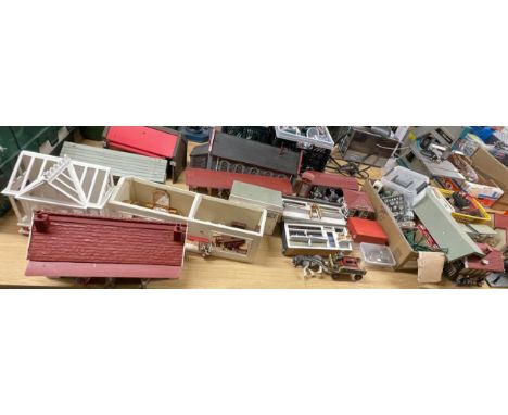 Large selection of G Scale buildings and accessories 