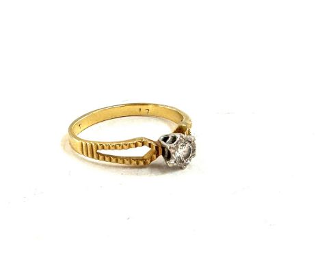 Ladies 18ct gold diamond set solitaire ring total weight 2.1 grams 