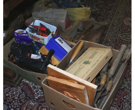 A large collection of tools to include Black & Decker router, hot air gun, sander and drill, two holdalls of hand tools, chis