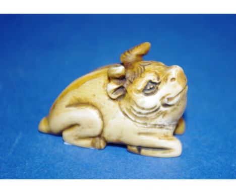 Antique Japanese carved ivory netsuke pig figure. This item may not be exported without CITES documentation. Height 3cm appro