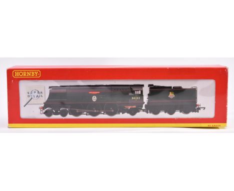 Hornby Hobbies BR 4-6-2 Battle of Britain Class '605 Squadron' (R.2388). In lined Brunswick Green livery. Boxed, minor wear. 