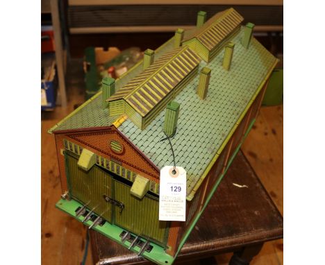 A Hornby Series O Gauge tinplate No.E2E 3-rail, 2-track Engine Shed. GC, some surface wear/scratches, etc and minor damage. £
