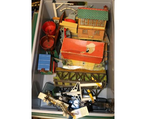 22+ Hornby O gauge tinplate trackside items. Including; 2x 2-track Level crossings. 2x single track Level crossing. A Signal 