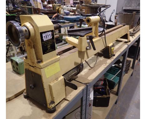 Axminster perform CCSL five speed wood turning lathe with bed extension. All electrical items in this lot have been PAT teste