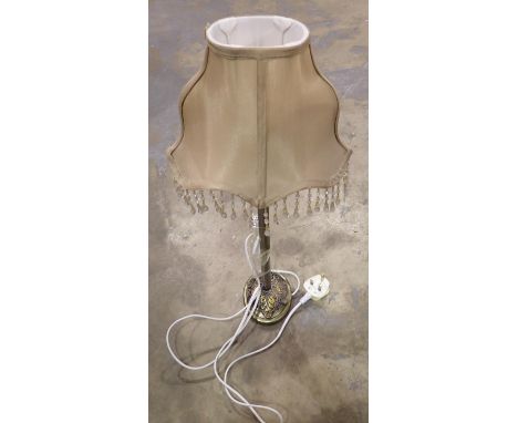 Ornate brass base lamp and shade, H: 55 cm. All electrical items in this lot have been PAT tested for safety and have passed.