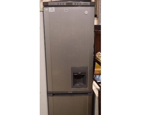 Samsung Cool-n-Cool fridge freezer in silver with cold water dispenser, H: 192 cm. All electrical items in this lot have been