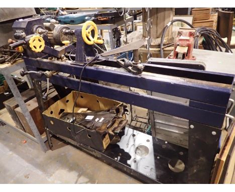 MacAlister 550w 1000mm COD450CL variable speed wood lathe on stand. All electrical items in this lot have been PAT tested for