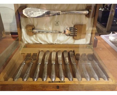 Oak cased Mappin and Webb flatware set, lacking one fork. Not available for in-house P&amp;P 