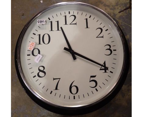 Large wall clock with black and stainless steel bezel and white face, D: 50 cm. Not available for in-house P&amp;P 