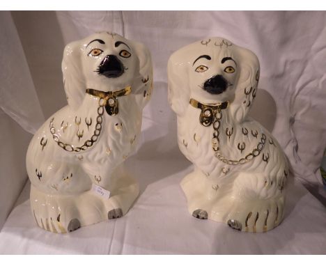 Pair of Beswick fireside dogs, model 1378-4, no chips or cracks. Not available for in-house P&amp;P 