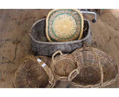 A selection of vintage wicker work basketsunable to post 