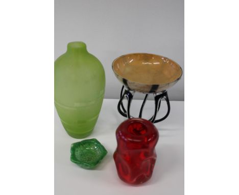 Four pieces of vintage art glass 