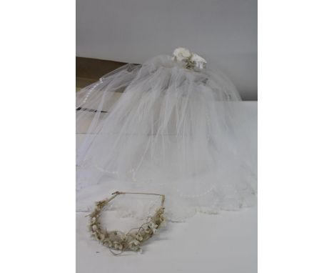 A vintage boxed wedding head dress / veil 