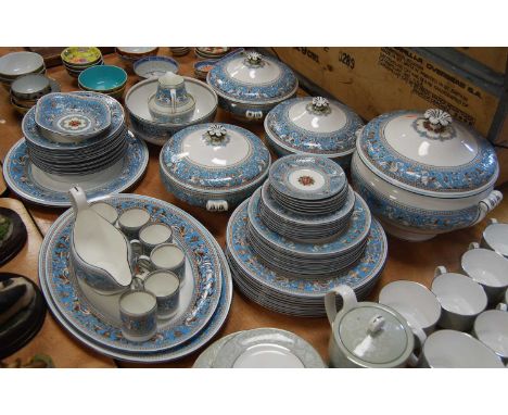 A Wedgwood Florentine pattern dinner serviceCondition report: Six place setting.Two tureen covers with large cracks from outs