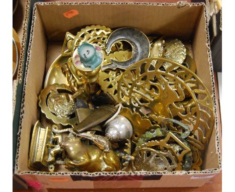 A box of miscellaneous metalware to include Victorian brass scabbard mounts, horse brasses, etc