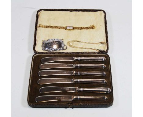 A cased set of six George V tea knives each having steel blades and silver mounted handles, together with a silver plated dec