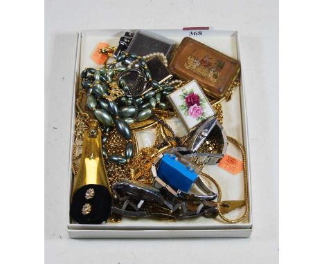 A small collection of miscellaneous items to include shoe horn, pocket cigarette lighter, pill box etc