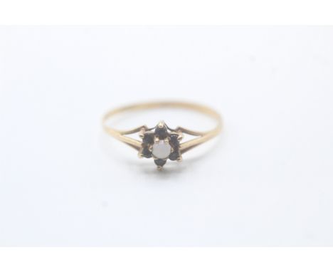9ct gold sapphire &amp; opal floral cluster ring (0.7g) 