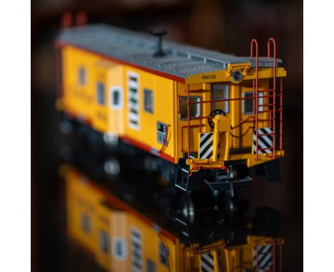 Offered here is a USA Trains R12056 G Scale Chessie System Bay Window Caboose, road number 904122. This highly detailed model
