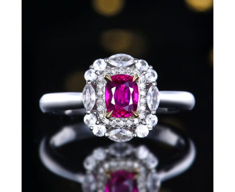 18K gold inlaid with 22 diamonds 0.06ct, with 12 high-grade colorless white sapphires, total weight 3.68 grams, ring size 15L