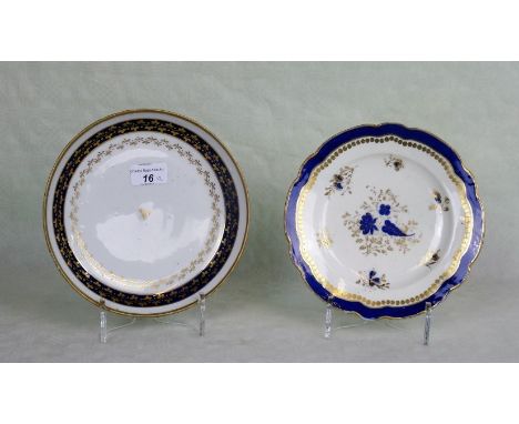 A late 18/early 19th century Caughley sweetmeat plate of scalloped edge form, having stylized floral motifs on an ivory groun