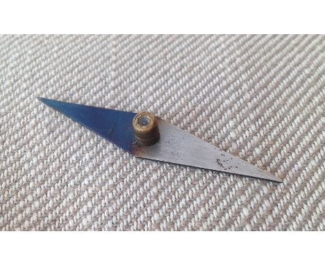 WW2 British RAF Spinner type escape compass. 51mm in length.
