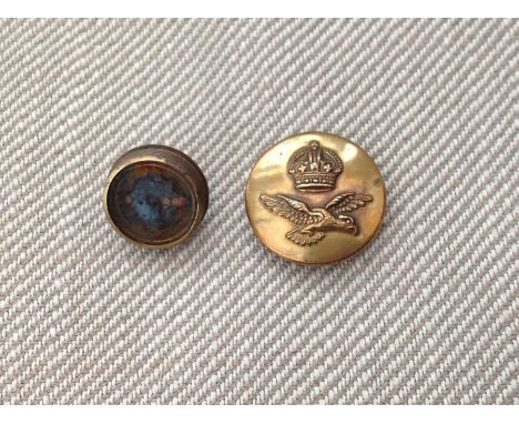 WW2 British RAF Tunic Button Escape Compass. Back of button is maker marked "Buttons Ltd Birmingham". Back unscrews to reveal