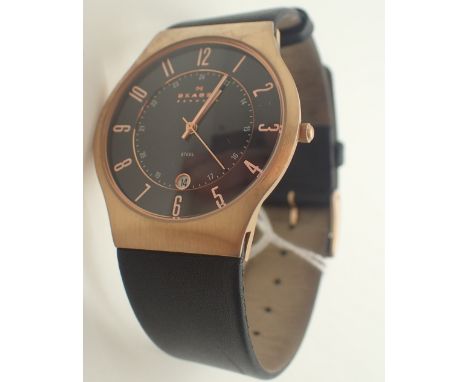 Gents yellow metal Skagen black faced date wristwatch on leather strap D: 38 mm CONDITION REPORT: This item is not working at